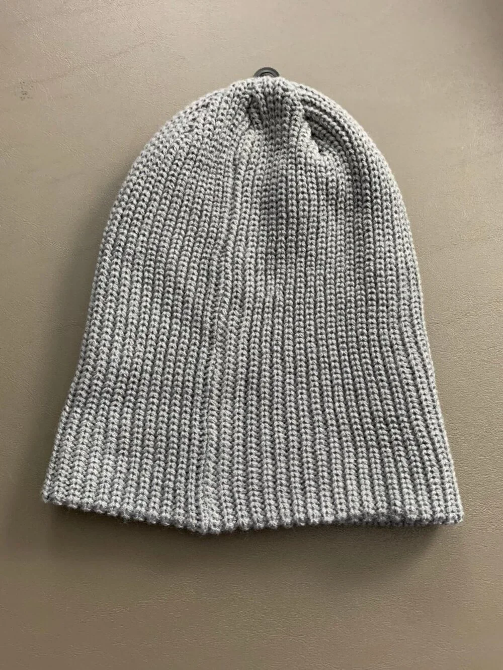 Levi's Men's Ribbed Knit Logo Crop Roller Beanie Hat, Gray, One Size